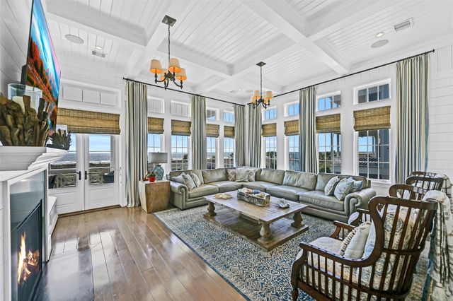 2457 E Seaside Drive, Galveston, TX 77550