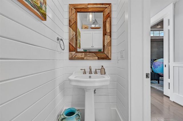 2457 E Seaside Drive, Galveston, TX 77550