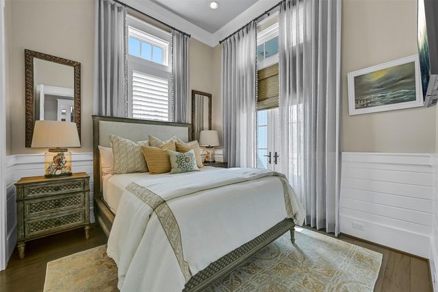 2457 E Seaside Drive, Galveston, TX 77550