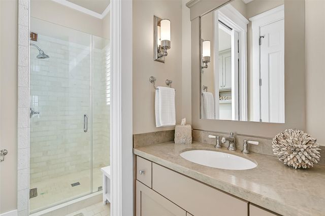 2457 E Seaside Drive, Galveston, TX 77550