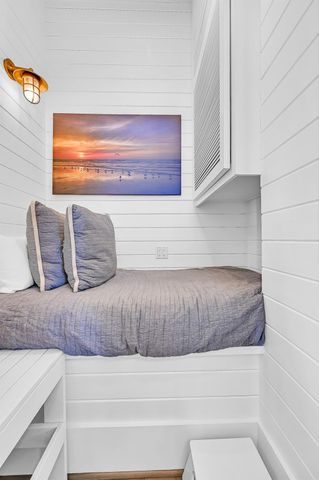 2457 E Seaside Drive, Galveston, TX 77550