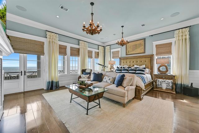 2457 E Seaside Drive, Galveston, TX 77550