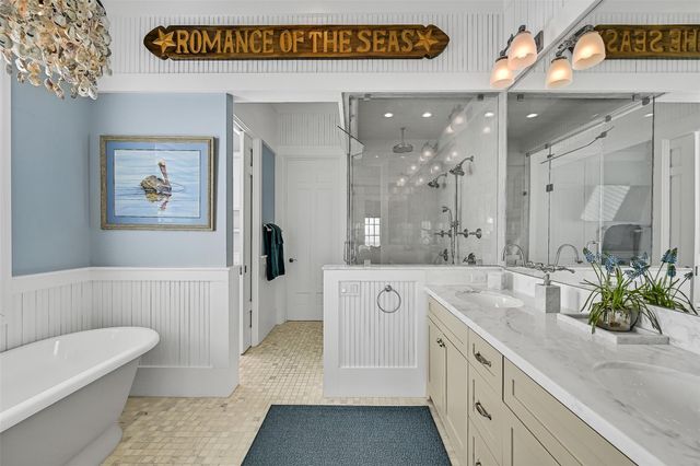 2457 E Seaside Drive, Galveston, TX 77550