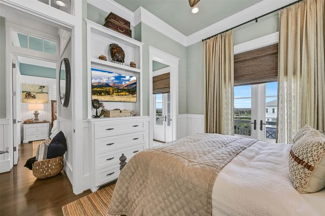 2457 E Seaside Drive, Galveston, TX 77550