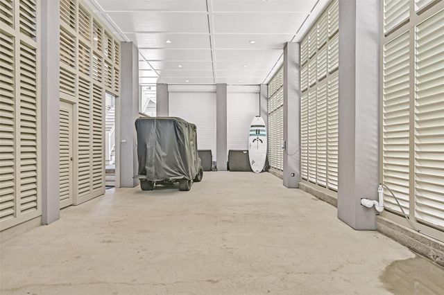 2457 E Seaside Drive, Galveston, TX 77550