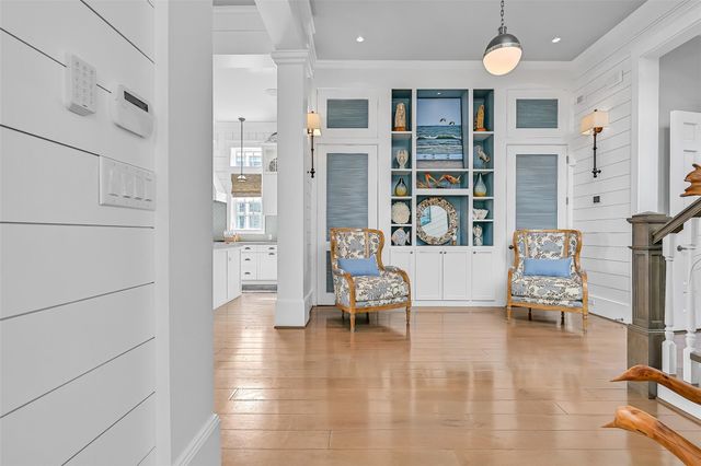 2457 E Seaside Drive, Galveston, TX 77550