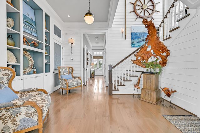 2457 E Seaside Drive, Galveston, TX 77550