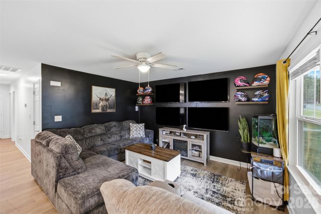 1003 Adams Street, Statesville, NC 28677