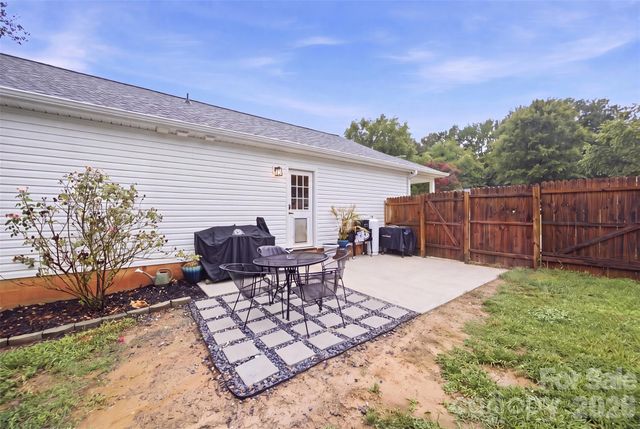 1003 Adams Street, Statesville, NC 28677