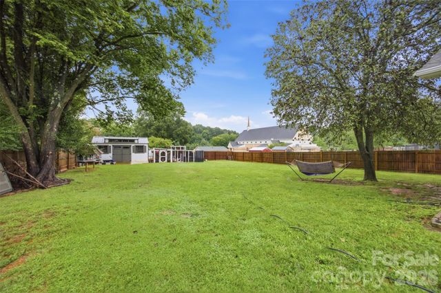 1003 Adams Street, Statesville, NC 28677