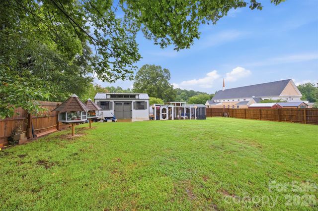 1003 Adams Street, Statesville, NC 28677