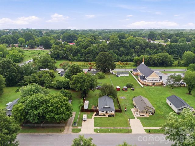 1003 Adams Street, Statesville, NC 28677