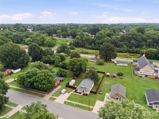 1003 Adams Street, Statesville, NC 28677
