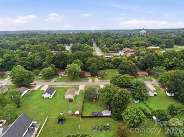 1003 Adams Street, Statesville, NC 28677