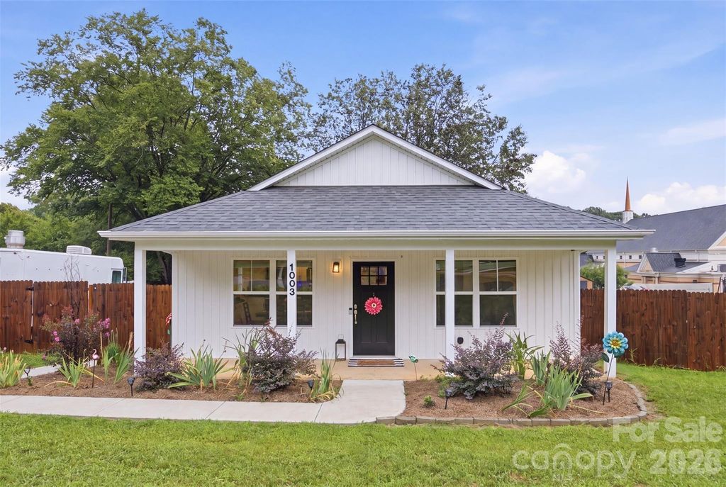 1003 Adams Street, Statesville, NC 28677