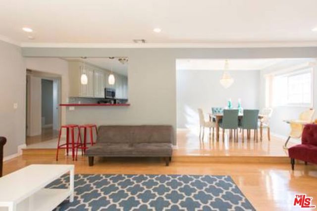 5049 SERRANIA Avenue, Woodland Hills (los Angeles), CA 91364