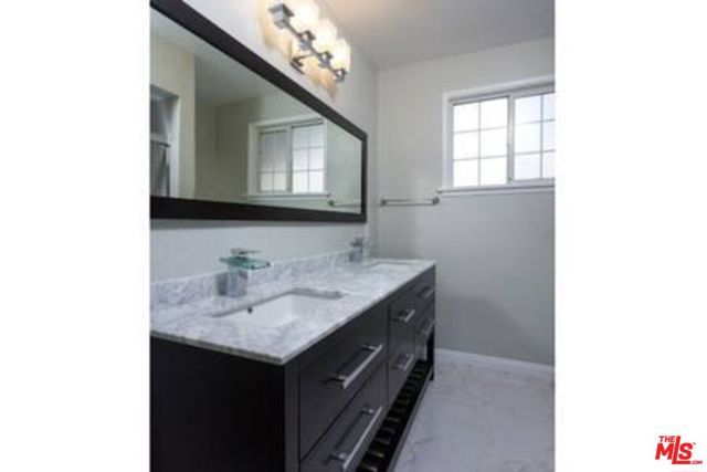 5049 SERRANIA Avenue, Woodland Hills (los Angeles), CA 91364