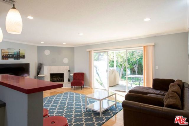 5049 SERRANIA Avenue, Woodland Hills (los Angeles), CA 91364