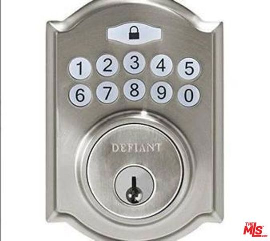 5049 SERRANIA Avenue, Woodland Hills (los Angeles), CA 91364