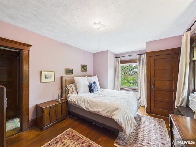 41 Randolph Place, Ridgewood, NJ 07450