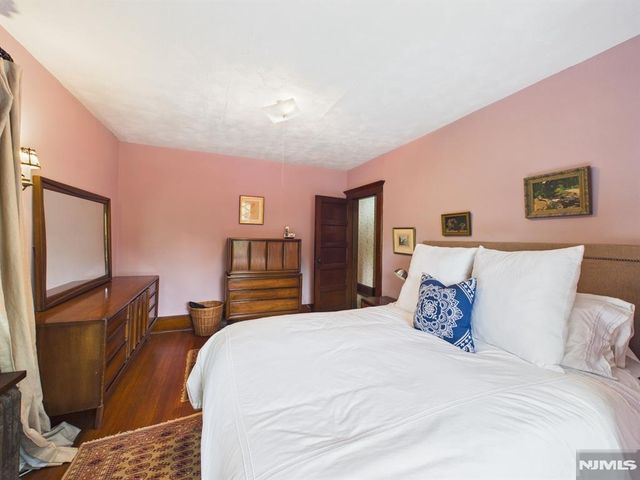 41 Randolph Place, Ridgewood, NJ 07450
