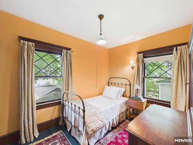 41 Randolph Place, Ridgewood, NJ 07450