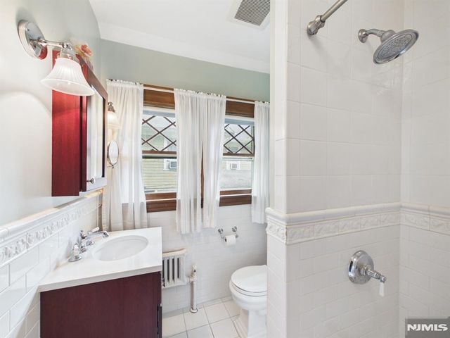 41 Randolph Place, Ridgewood, NJ 07450