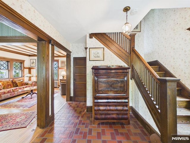 41 Randolph Place, Ridgewood, NJ 07450