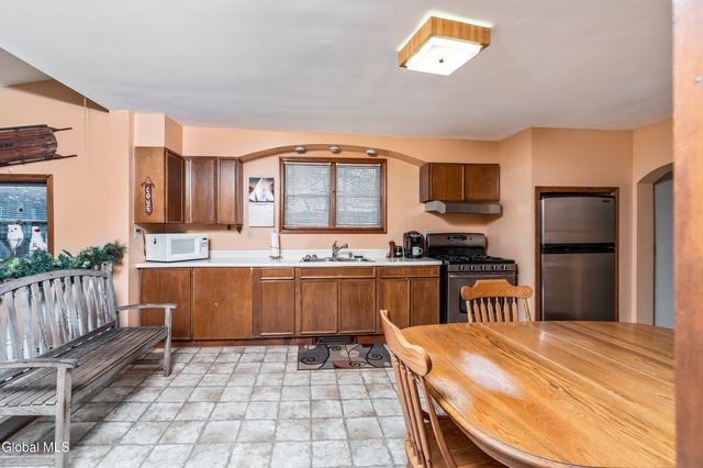 31 Corning Street, Colonie, NY 12205