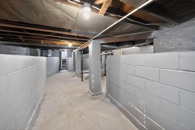 2410 AVENUE A, Council Bluffs, IA 51501