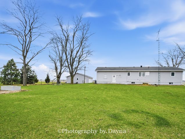 7621 E 3000s Road, St. Anne, IL 60964