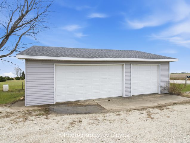 7621 E 3000s Road, St. Anne, IL 60964