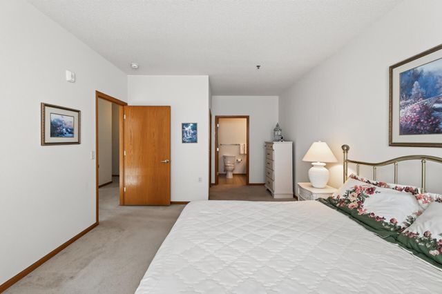 15001 Burnhaven Drive 216, Burnsville, MN 55306