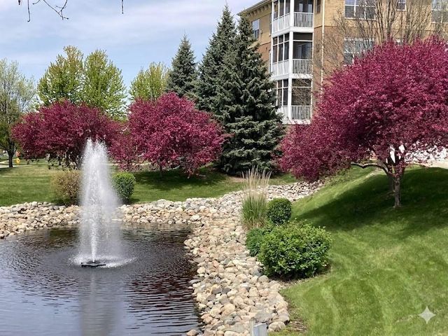 15001 Burnhaven Drive 216, Burnsville, MN 55306