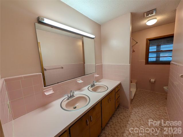 805 Edgewood Road, Bessemer City, NC 28016