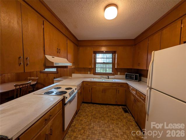 805 Edgewood Road, Bessemer City, NC 28016