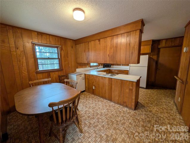 805 Edgewood Road, Bessemer City, NC 28016