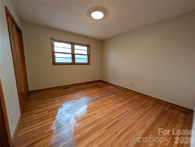 805 Edgewood Road, Bessemer City, NC 28016