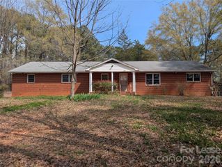 805 Edgewood Road, Bessemer City, NC 28016