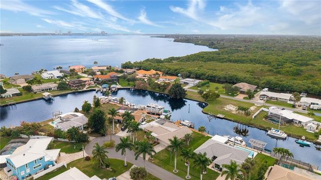 2151 Cape WAY, North Fort Myers, FL 33917