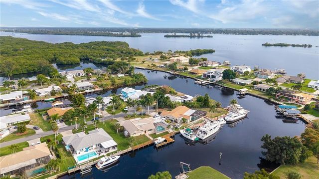 2151 Cape WAY, North Fort Myers, FL 33917