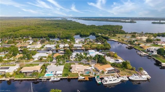 2151 Cape WAY, North Fort Myers, FL 33917