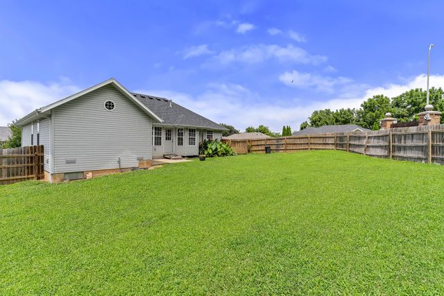 968 S Redwood Street, Nixa, MO 65714