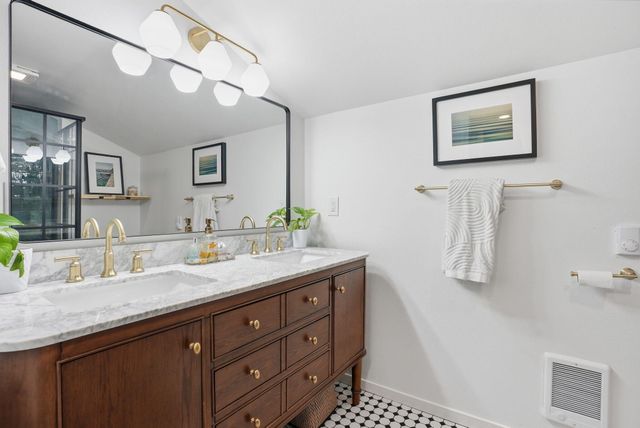 365 SE 5th Street, Bend, OR 97702