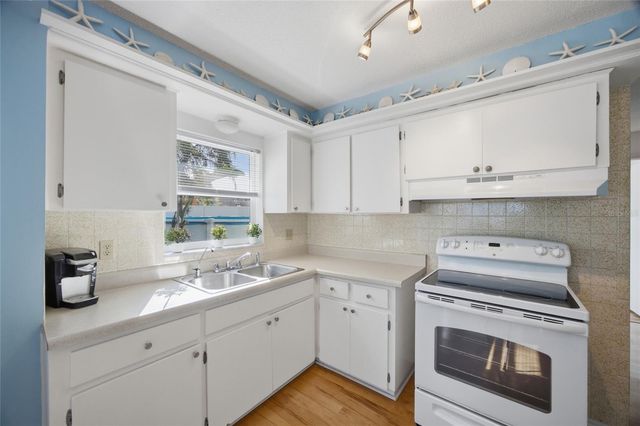 2217 LAUREN DRIVE, Largo, FL 33774