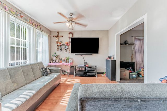 4950 S Marshfield Avenue, Chicago, IL 60609