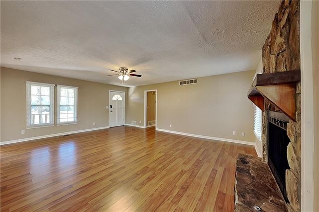 1606 Shadowbrook Drive, Acworth, GA 30102