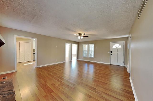 1606 Shadowbrook Drive, Acworth, GA 30102