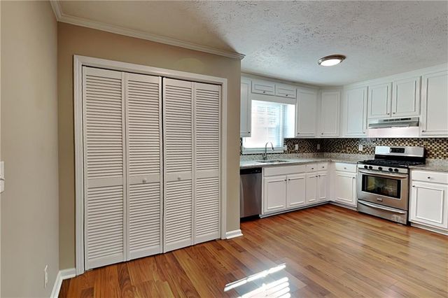 1606 Shadowbrook Drive, Acworth, GA 30102