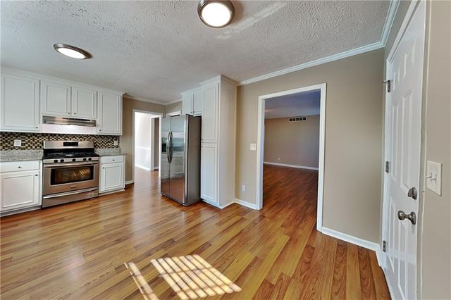 1606 Shadowbrook Drive, Acworth, GA 30102